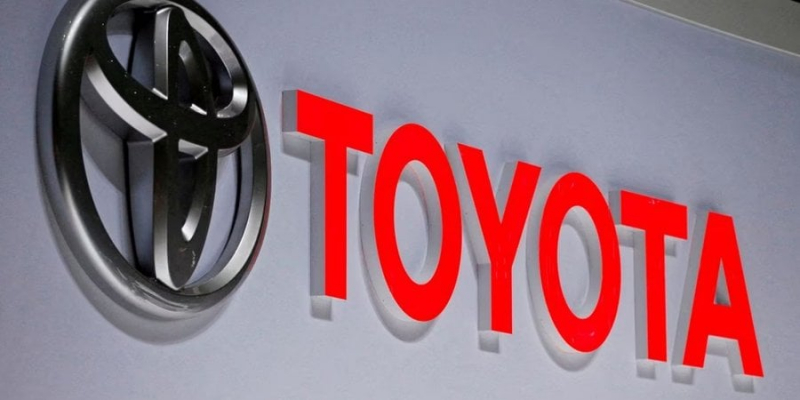 Через збій систем. Toyota призупинила роботу 14 заводів у Японії