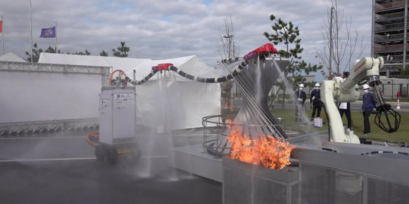 Креативно. В Японії розробили літаючого робота-дракона для гасіння пожеж — відео