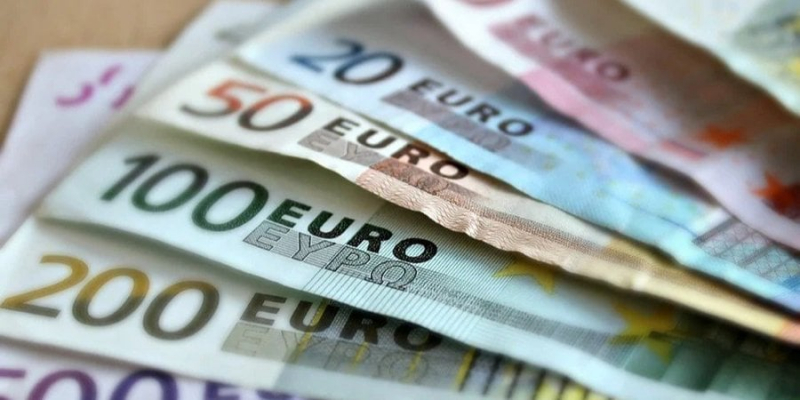 Курс валют НБУ. Долар та євро тримають позиції