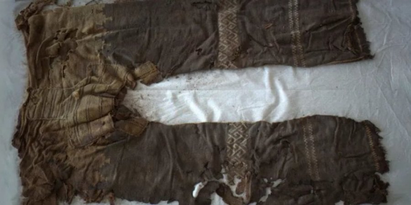 Модник бронзового століття. Дослідники знайшли в Китаї мумію в штанях, схожих на сучасні джинси